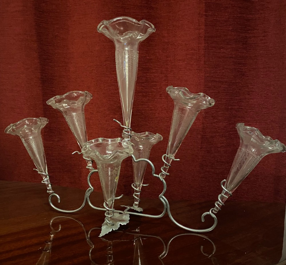  Epergne - 7 cut glass vases
