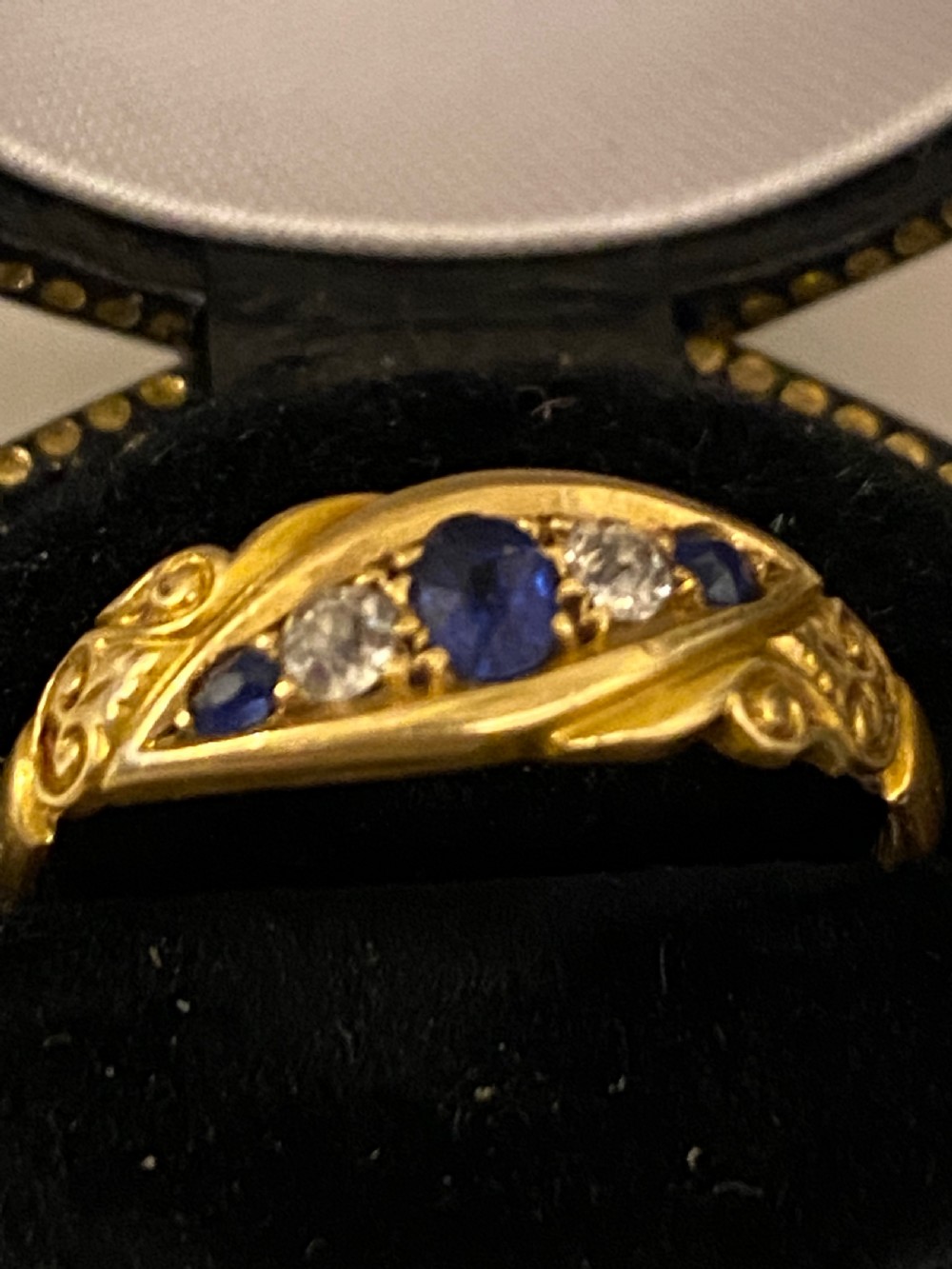 Antique: Edwardian sapphire and diamond ring