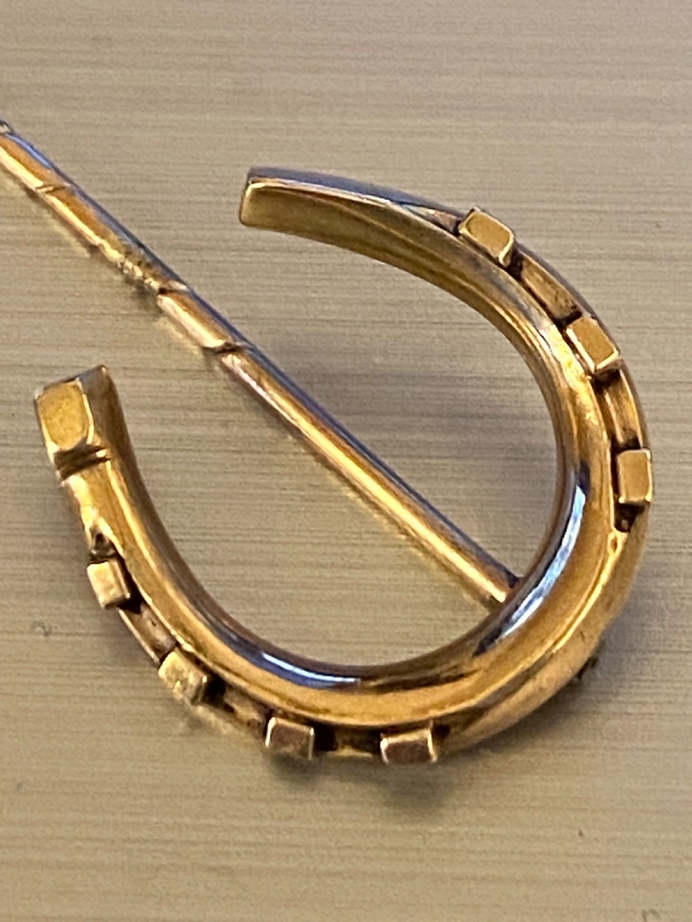 9ct gold Edwardian horseshoe brooch/lapelpin 