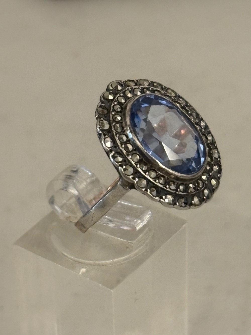 Antique dress ring  View VI
