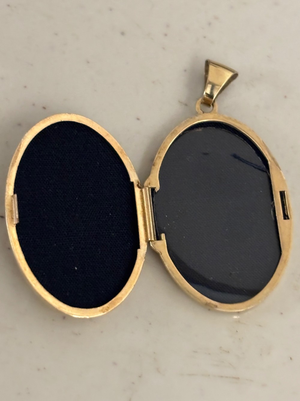 Large vintage locket View III