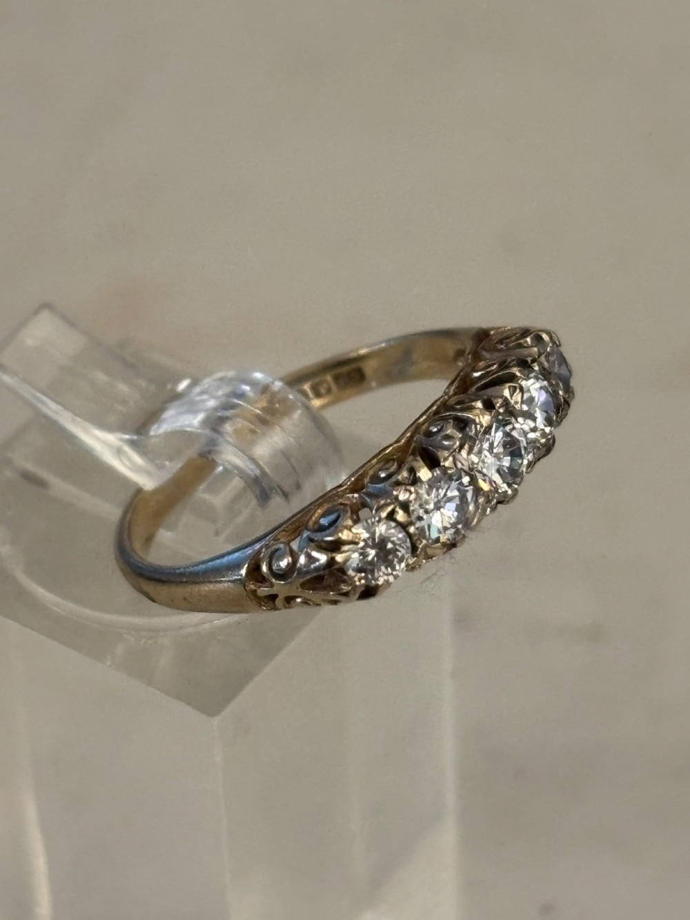 Vintage five stone gold ring View V