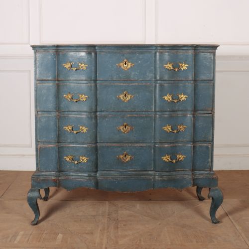 18TH CENTURY DANISH CHEST OF DRAWERS