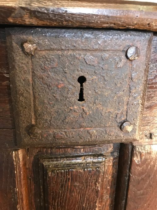 EARLY OAK COFFERCHEST - ADDITIONAL PHOTO 4