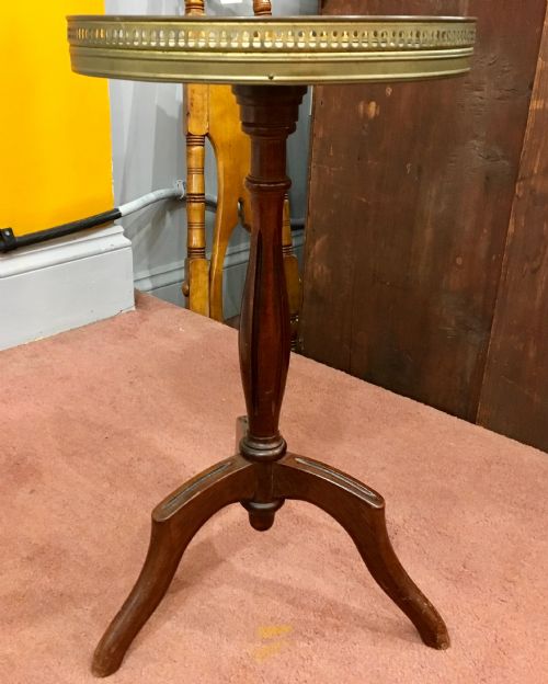 FRENCH WINE TABLE WITH BRASS GALLERY AND WHITE MARBLE TOP C1920 - ADDITIONAL PHOTO 4