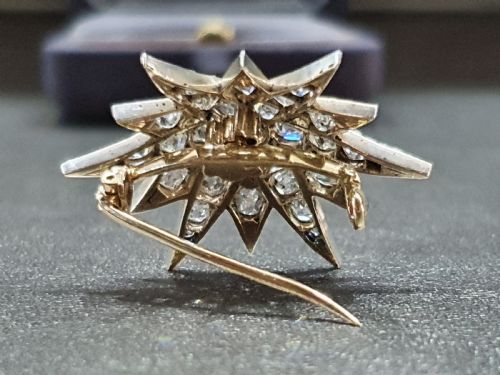 VICTORIAN OLD CUT 37 DIAMOND STAR BROOCH 14 CARAT GOLD - ADDITIONAL PHOTO 3