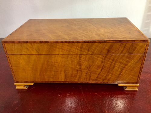 art deco burr walnut box c1930 - CATEGORY: ANTIQUE BOXES - DATED 1930