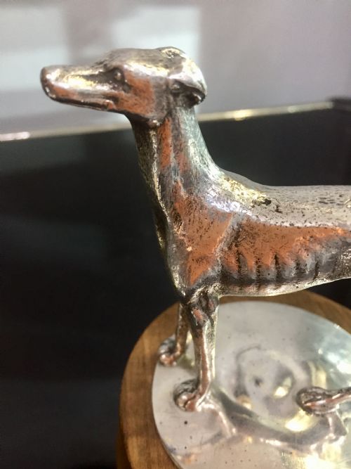 ART DECO PERIOD SILVER PLATED BRONZE GREYHOUND WHIPPET CAR MASCOT C1930 - ADDITIONAL PHOTO 1
