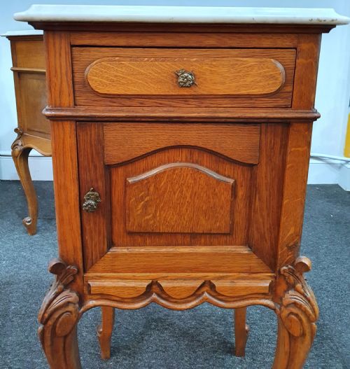 PAIR EARLY 1900S FRENCH OAK MARBLE TOP BEDSIDE CABINETS - ADDITIONAL PHOTO 2