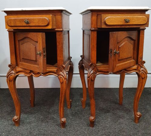PAIR EARLY 1900S FRENCH OAK MARBLE TOP BEDSIDE CABINETS - ADDITIONAL PHOTO 9