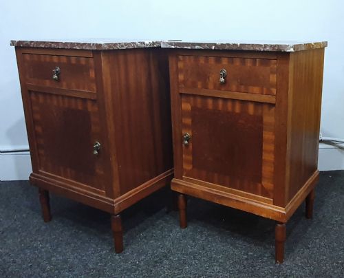PAIR OF FRENCH ROSE MARBLE TOPPED BEDSIDE CABINETS IN OAK WITH MAHOGANY VENEER PARQUETRY EARLY 1900S - ADDITIONAL PHOTO 6