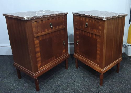 PAIR OF FRENCH ROSE MARBLE TOPPED BEDSIDE CABINETS IN OAK WITH MAHOGANY VENEER PARQUETRY EARLY 1900S - ADDITIONAL PHOTO 11
