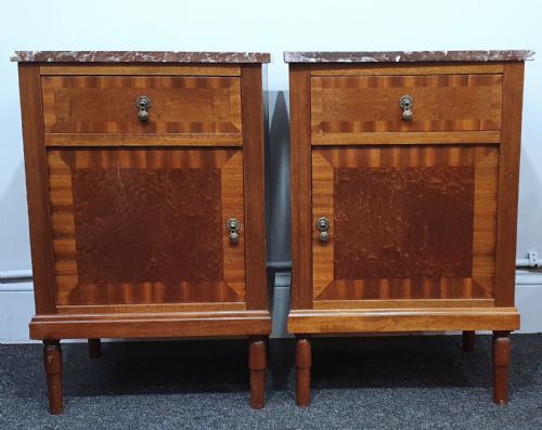 PAIR OF FRENCH ROSE MARBLE TOPPED BEDSIDE CABINETS IN OAK WITH MAHOGANY VENEER PARQUETRY EARLY 1900S - ADDITIONAL PHOTO 16