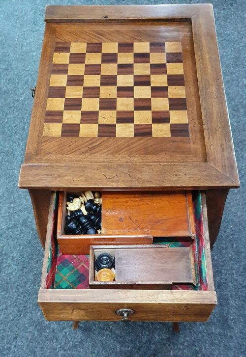 FRENCH WALNUT REVERSIBLE CHESS BOARD LEATHER TOP GAMES OCCASIONAL TABLE WITH DRAWER C1900 VICTORIAN CHESS AND DRAUGHTS SETS - ADDITIONAL PHOTO 12