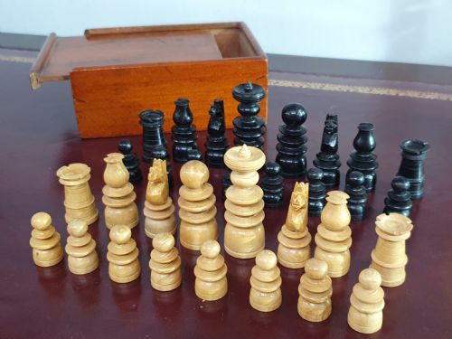 FRENCH WALNUT REVERSIBLE CHESS BOARD LEATHER TOP GAMES OCCASIONAL TABLE WITH DRAWER C1900 VICTORIAN CHESS AND DRAUGHTS SETS - ADDITIONAL PHOTO 13