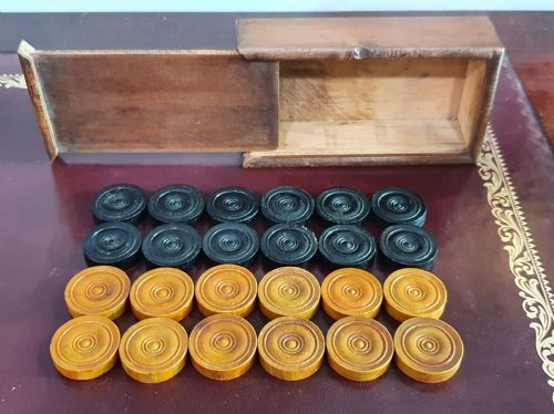 FRENCH WALNUT REVERSIBLE CHESS BOARD LEATHER TOP GAMES OCCASIONAL TABLE WITH DRAWER C1900 VICTORIAN CHESS AND DRAUGHTS SETS - ADDITIONAL PHOTO 15