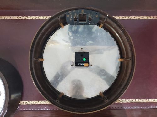 LARGE 37CM SMITHS BATTERY BAKELITE WALL CLOCK C1930 - ADDITIONAL PHOTO 4