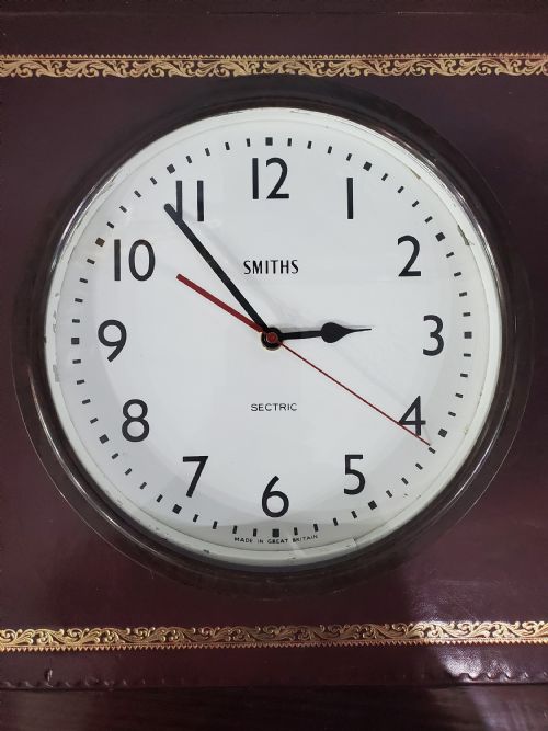 SMITHS SECTRIC BAKELITE WALL CLOCK C1940 - ADDITIONAL PHOTO 3