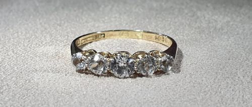FIVE STONE WHITE SAPPHIRE 18CT GOLD RING C1930 SIZE T - ADDITIONAL PHOTO 3