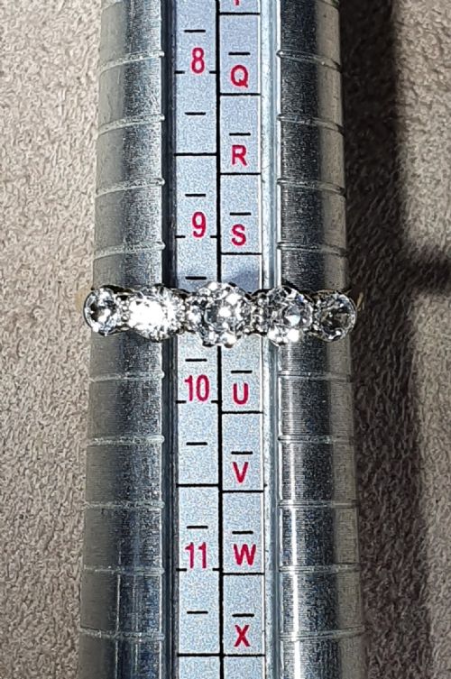 FIVE STONE WHITE SAPPHIRE 18CT GOLD RING C1930 SIZE T - ADDITIONAL PHOTO 9