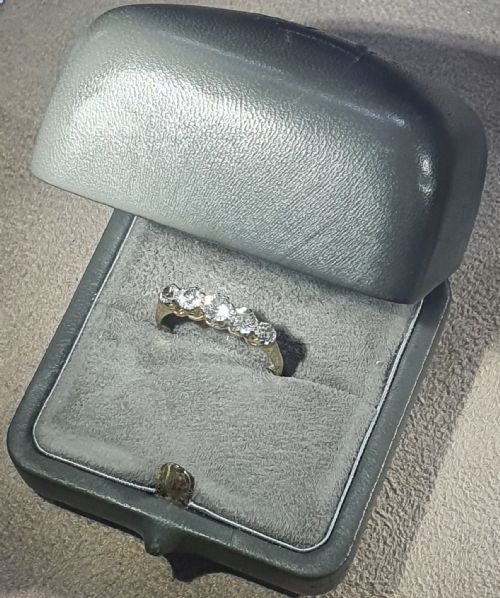 FIVE STONE WHITE SAPPHIRE 18CT GOLD RING C1930 SIZE T - ADDITIONAL PHOTO 10