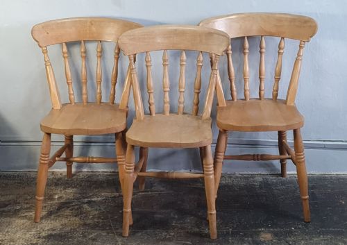 three victorian beechwood farmhouse kitchen chairs with shaped slats c1880 - CATEGORY: ANTIQUE CHAIRS - DATED VICTORIAN