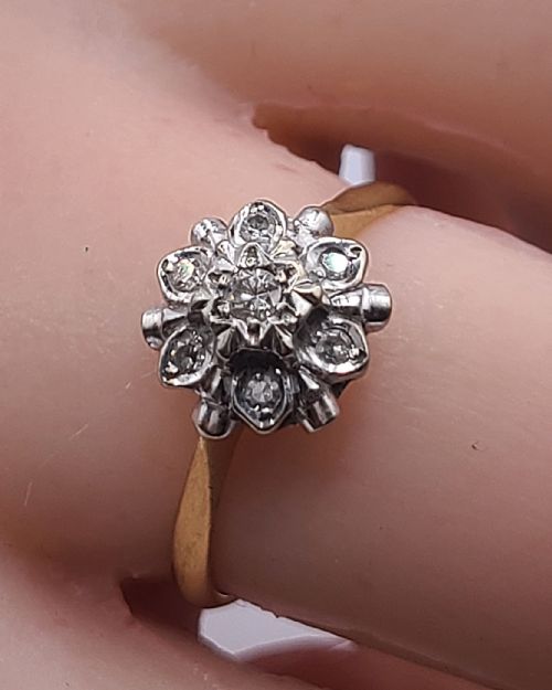 VINTAGE DIAMOND CLUSTER RING MARKED 18CT O - ADDITIONAL PHOTO 2