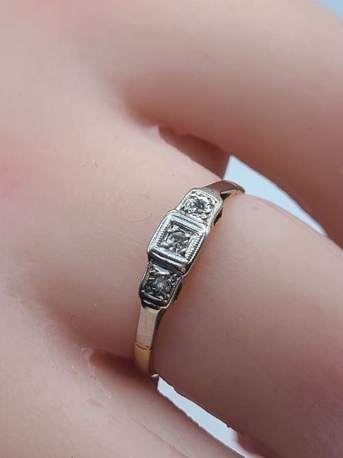 ART DECO DIAMOND TRILOGY PLATINUM SET 18CT GOLD RING K12 - ADDITIONAL PHOTO 2