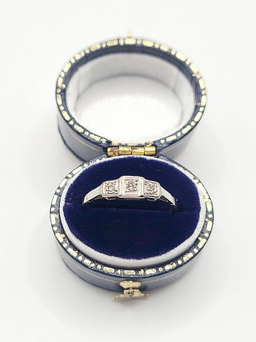 ART DECO DIAMOND TRILOGY PLATINUM SET 18CT GOLD RING K12 - ADDITIONAL PHOTO 6