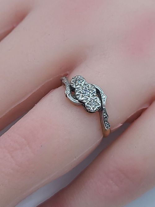 ART DECO PLATINUM SET DIAMOND TRILOGY SWIRL RING 18CT GOLD SIZE K - ADDITIONAL PHOTO 2