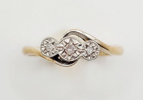 art deco 1930s classic geometric design diamonds set into platinum on 18 ct gold band trilogy ring size n12 - CATEGORY: ANTIQUE JEWELLERY - DATED 1930