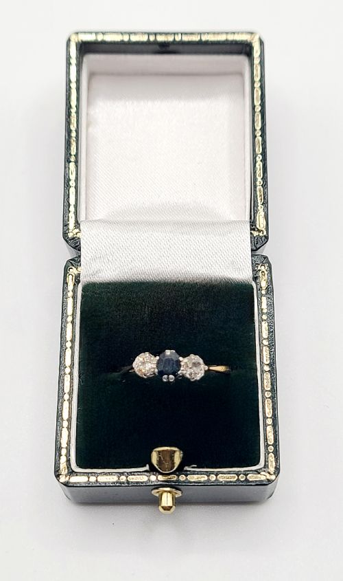 ART DECO 1920S SAPPHIRE DIAMOND TRILOGY ON 9CT GOLD RING SIZE N - ADDITIONAL PHOTO 1