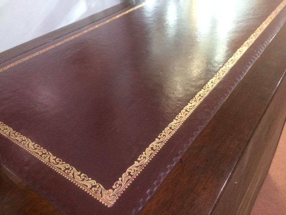  Late 18thC/Early 19thC Kneehole Desk Flame Mahogany View V