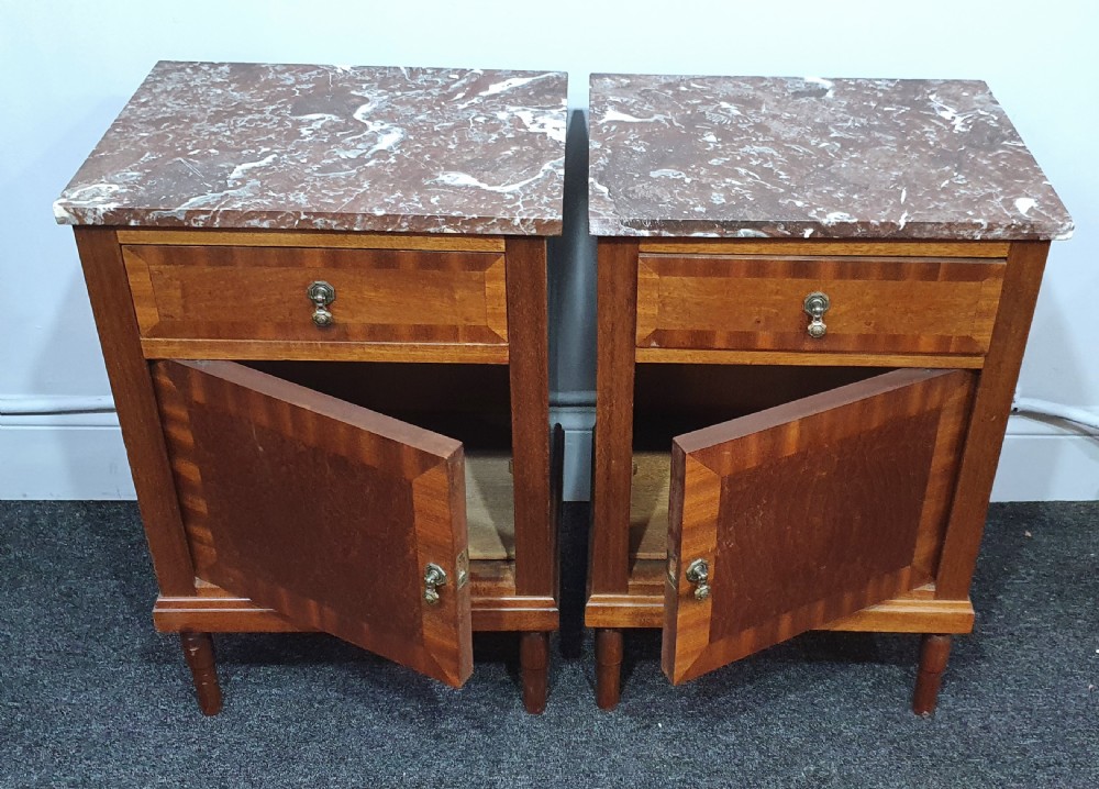 Pair of French Rose Marble Topped Bedside Cabinets in Oak with Mahogany Veneer Parquetry - Early 1900s View III