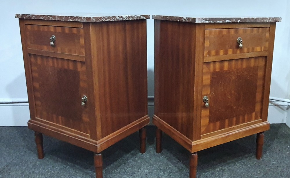 Pair of French Rose Marble Topped Bedside Cabinets in Oak with Mahogany Veneer Parquetry - Early 1900s View V
