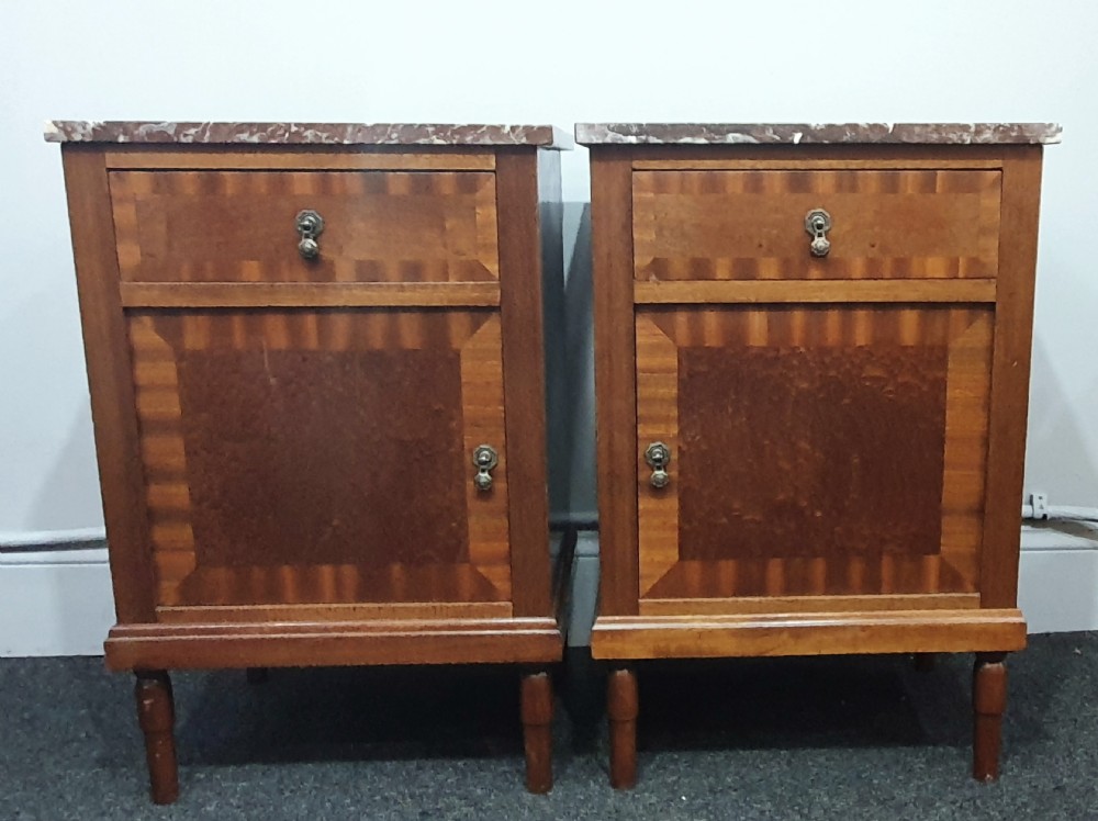 Pair of French Rose Marble Topped Bedside Cabinets in Oak with Mahogany Veneer Parquetry - Early 1900s View VI