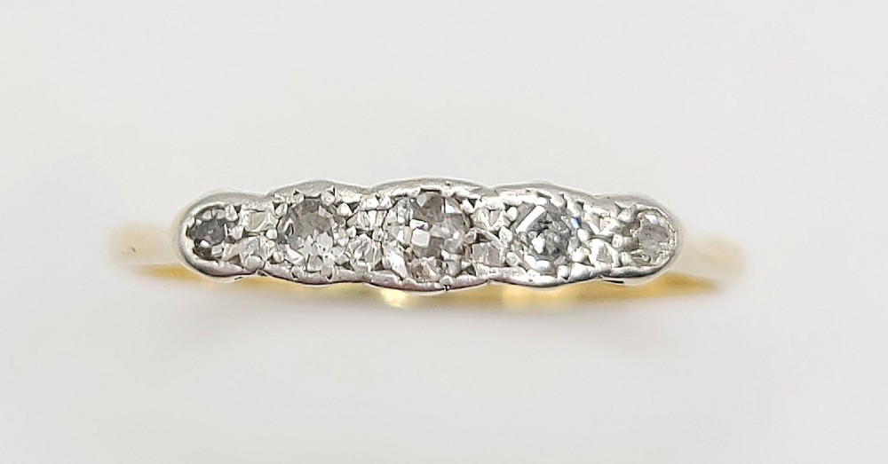Art Deco 5 Stone Diamond & Platinum 18 t Gold Ring (P)