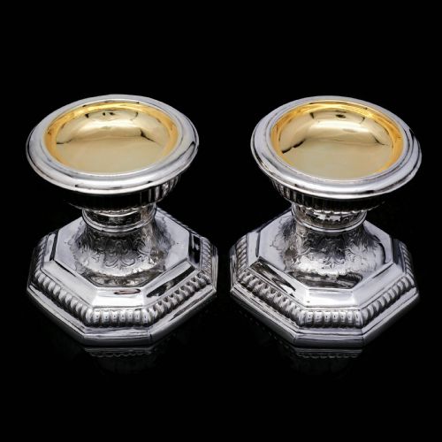 A Unique Antique Pair of Solid Silver Salt Cellars, Pedestal Design - Daniel & John Wellby 1886