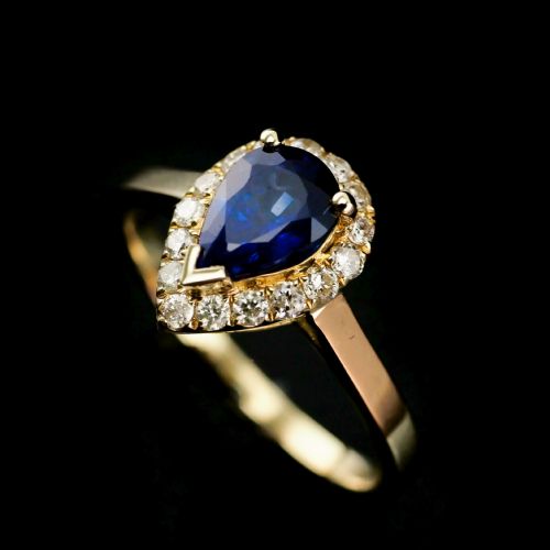 fig 2. A Stunning 14K Gold Sapphire & Diamond Cluster Ring 1.06 Carat