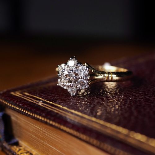 fig 1. A Brilliant 18K Gold & Diamond Cluster/Flower Ring