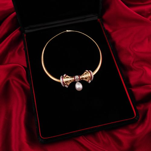 A MARVELLOUS VINTAGE 18K GOLD RUBY DIAMOND PEARL BOW NECKLACE - ADDITIONAL PHOTO 1