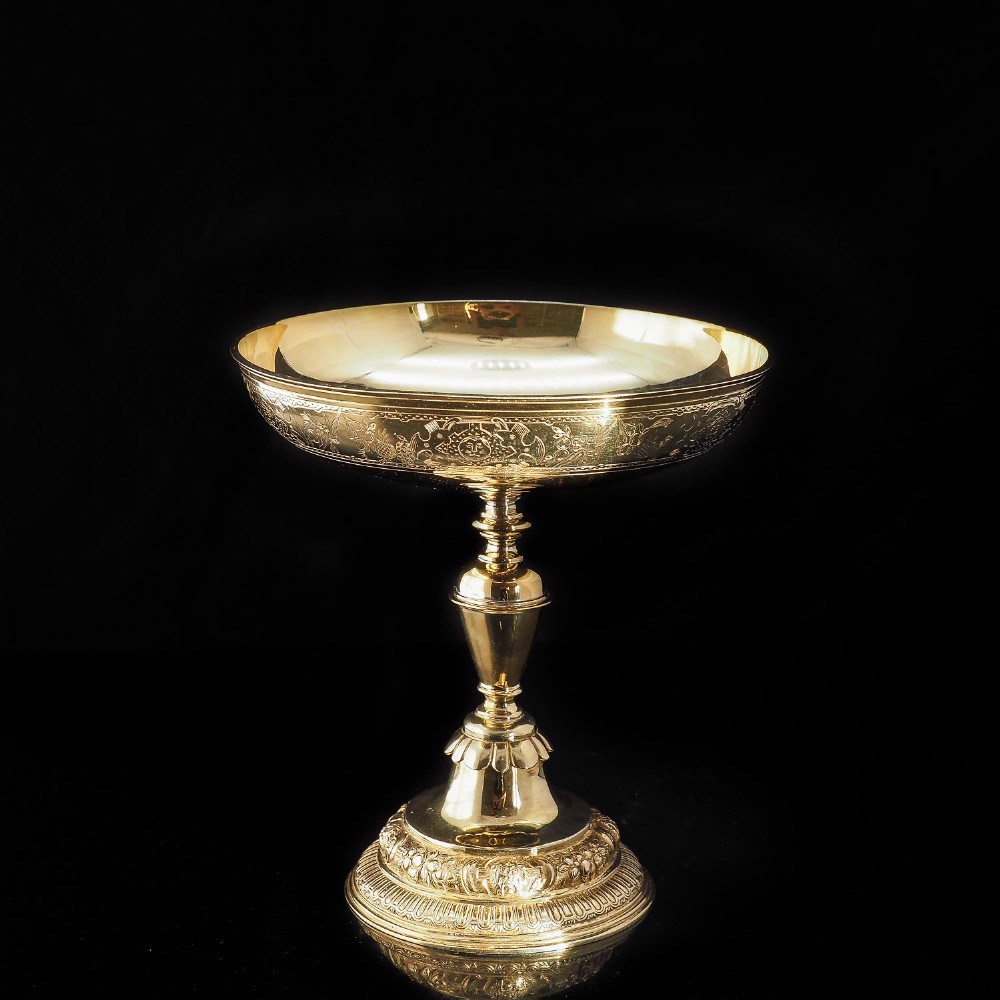 A Solid Silver Gilt Tazza With Chased Motifs - Lambert & Co 1907