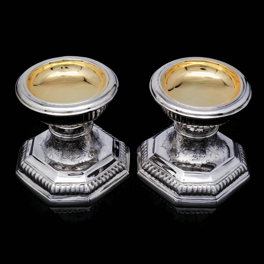A Unique Antique Pair of Solid Silver Salt Cellars, Pedestal Design - Daniel & John Wellby 1886
