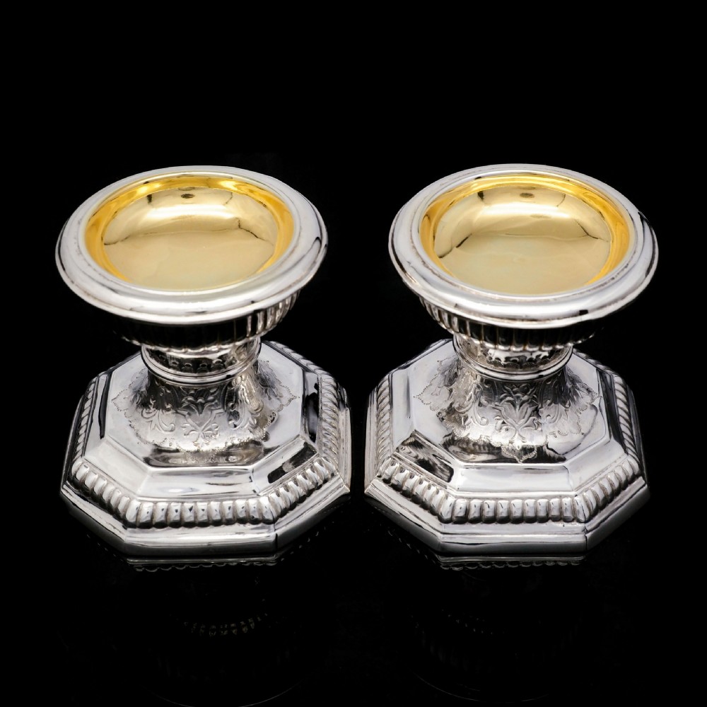 A Unique Antique Pair of Solid Silver Salt Cellars, Pedestal Design - Daniel & John Wellby 1886 View III