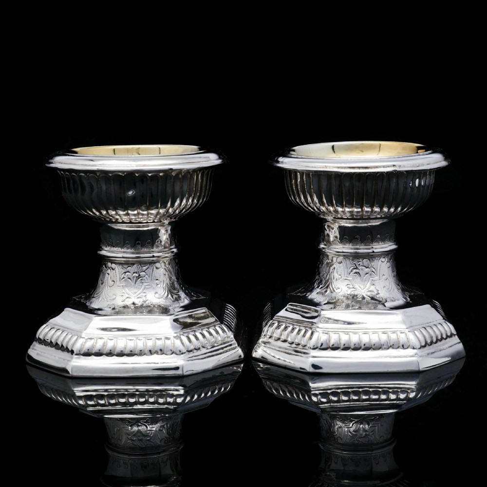 A Unique Antique Pair of Solid Silver Salt Cellars, Pedestal Design - Daniel & John Wellby 1886 View IV