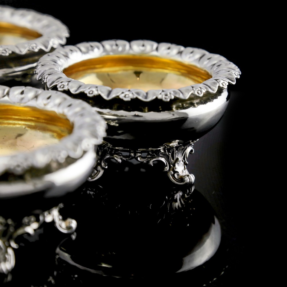 A Magnificent Set of 4 Georgian Solid Silver Salt Cellars - Barnard 1837 View X