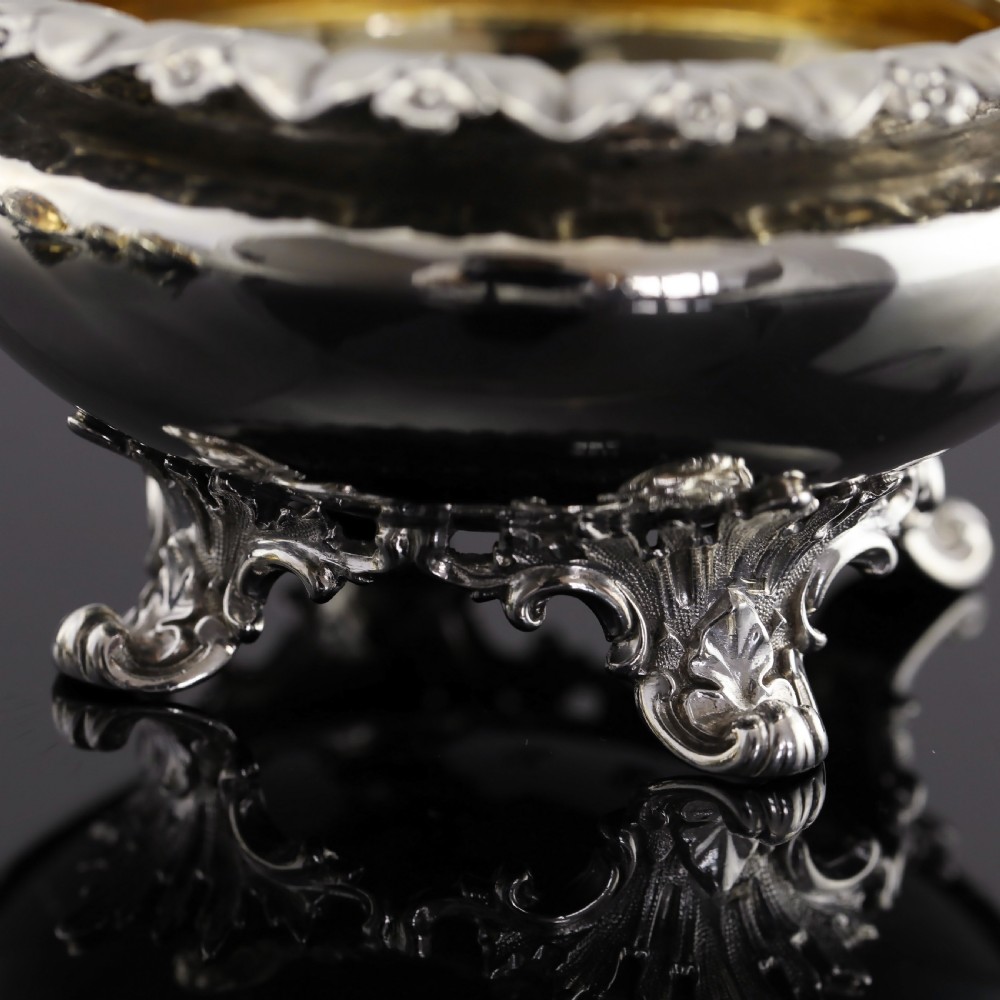 A Magnificent Set of 4 Georgian Solid Silver Salt Cellars - Barnard 1837 View XVI