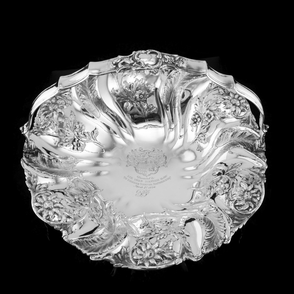 A Georgian Solid Silver Basket with Floral Motifs (1kg+) - Joseph & John Angell 1835 View V