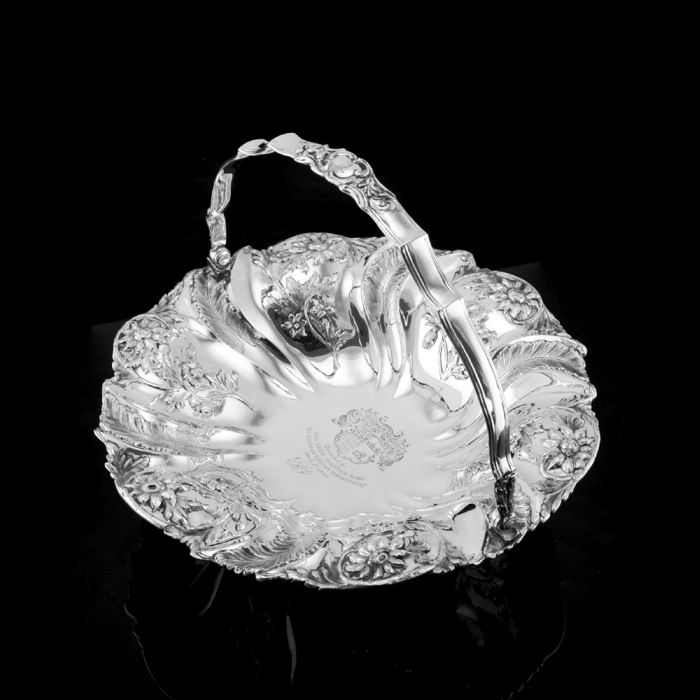 A Georgian Solid Silver Basket with Floral Motifs (1kg+) - Joseph & John Angell 1835 View VI