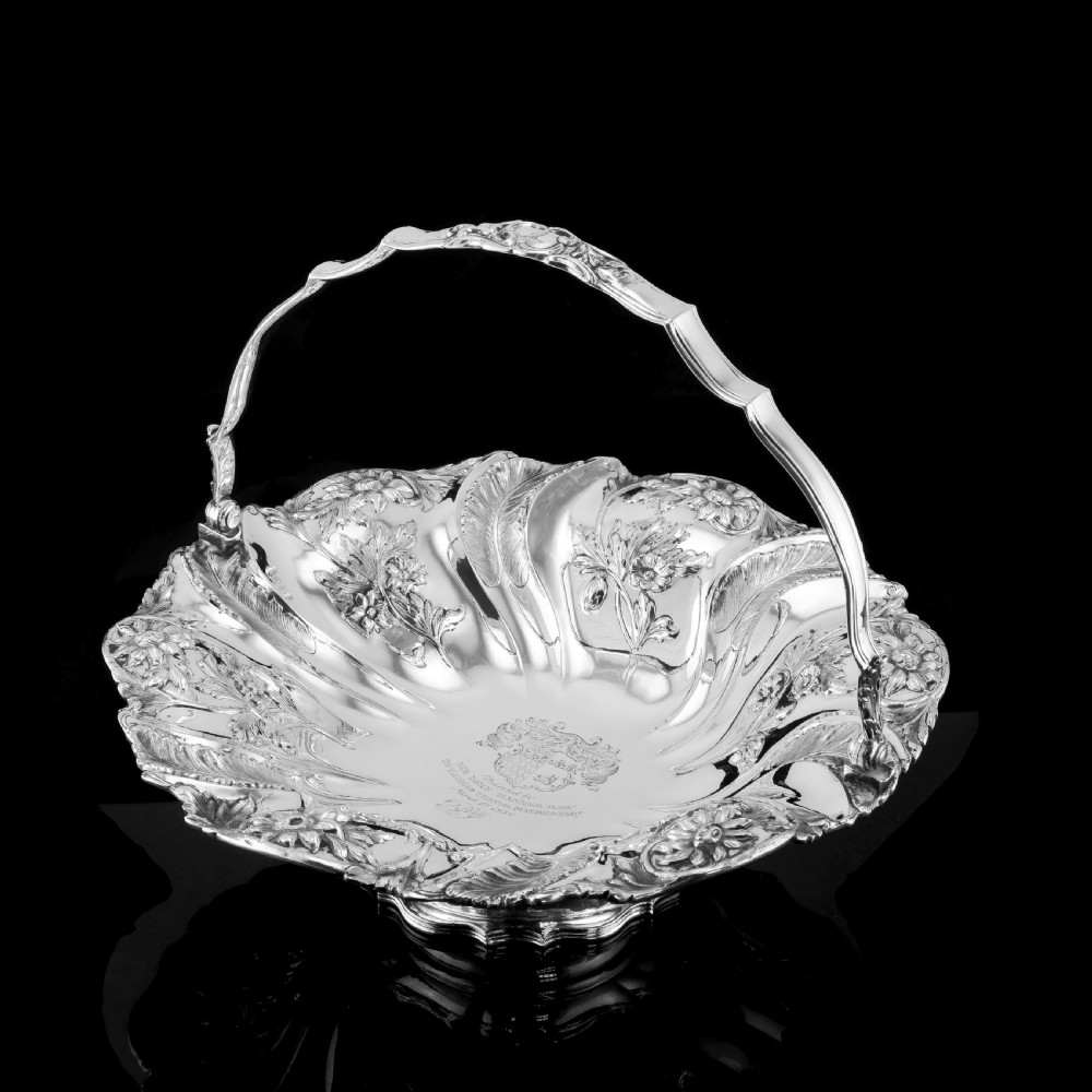 A Georgian Solid Silver Basket with Floral Motifs (1kg+) - Joseph & John Angell 1835 View VII